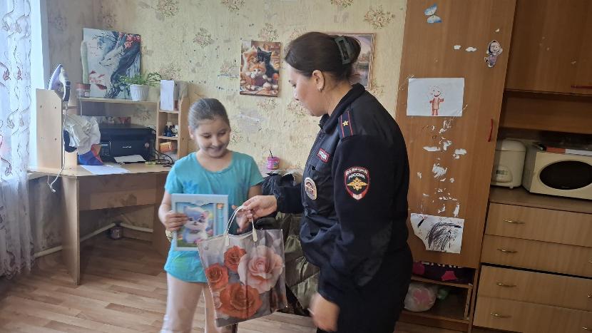 Клявлинские  полицейские поддержали школьников в рамках акции: «Помоги пойти учиться».