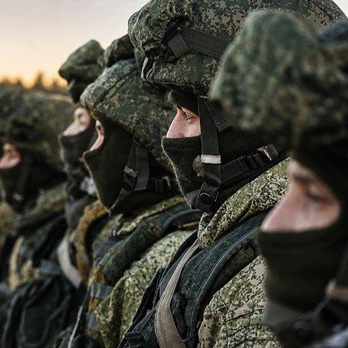 Для тех, кто рассматривает возможность поступления на военную службу по контракту, появился удобный цифровой помощник. Теперь всю необходимую информацию можно получить в национальном мессенджере «MAX» — быстро, понятно и без лишних звонков.