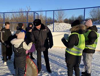 14 декабря  сотрудник Госавтоинспекции совместно с отрядом ЮИД «Импульс» ГБОУ СОШ с.Старый Маклауш